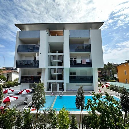 Nuovo Condominio Con Piscina E Garage Bibione Exteriör bild